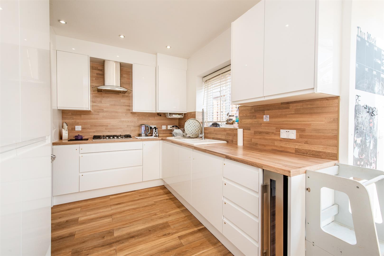 5 bed property in Manor Court, Preston